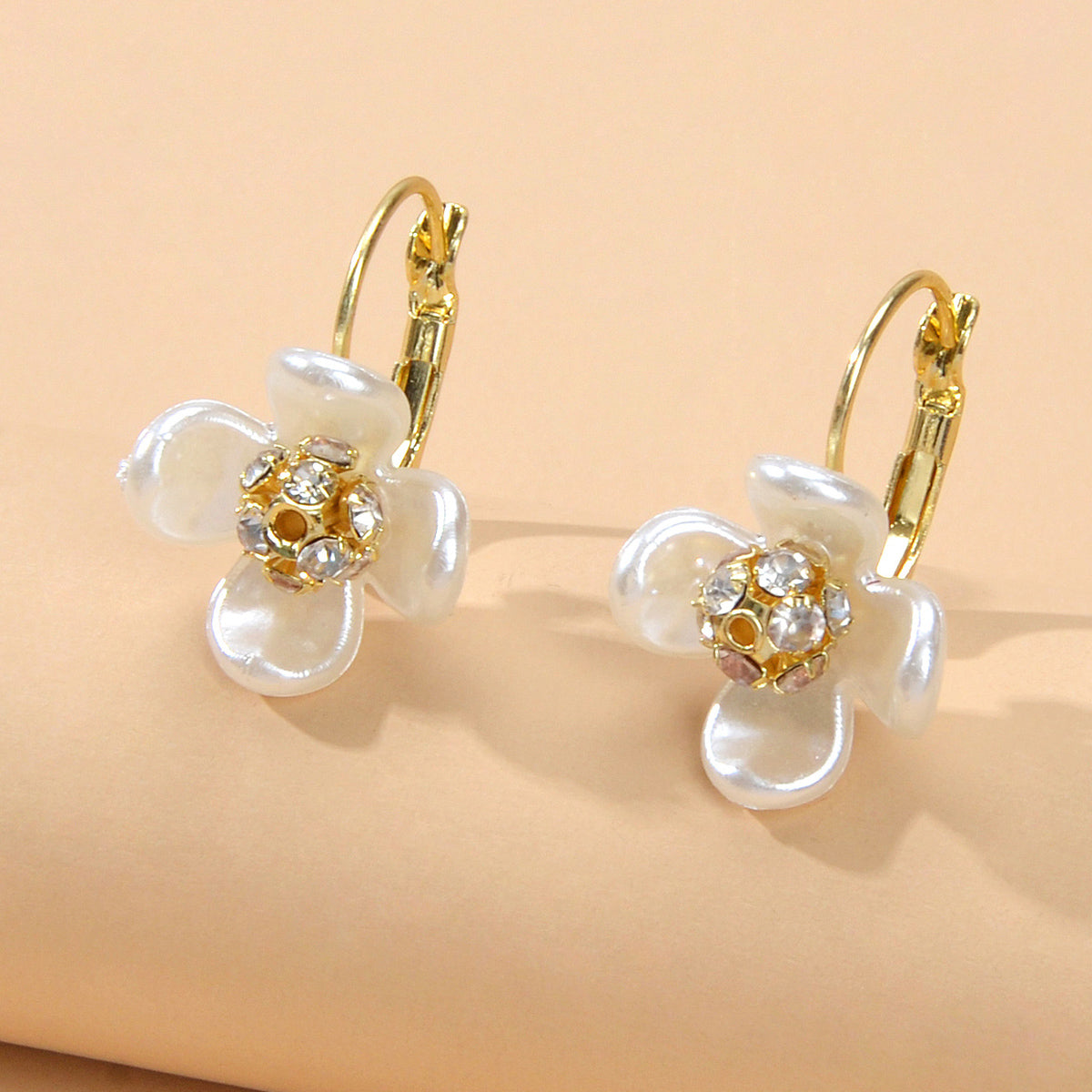 Delicate Jewelry Rhinestone White Resin Flower Hoop Bridal Party Dangle Earrings-0