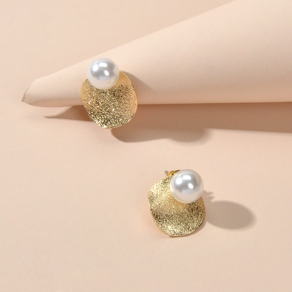 Gold Plated Retro Designer Jewellery Pearl Decoration Disc Stud Pierced Earrings-0