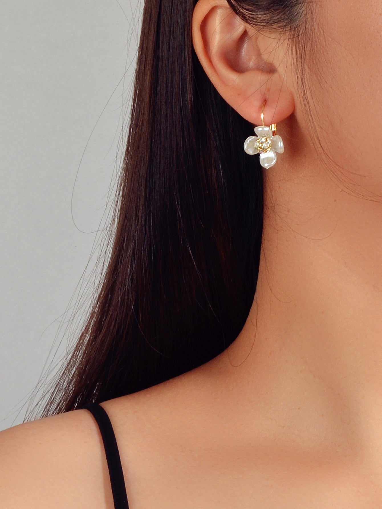 Delicate Jewelry Rhinestone White Resin Flower Hoop Bridal Party Dangle Earrings-1