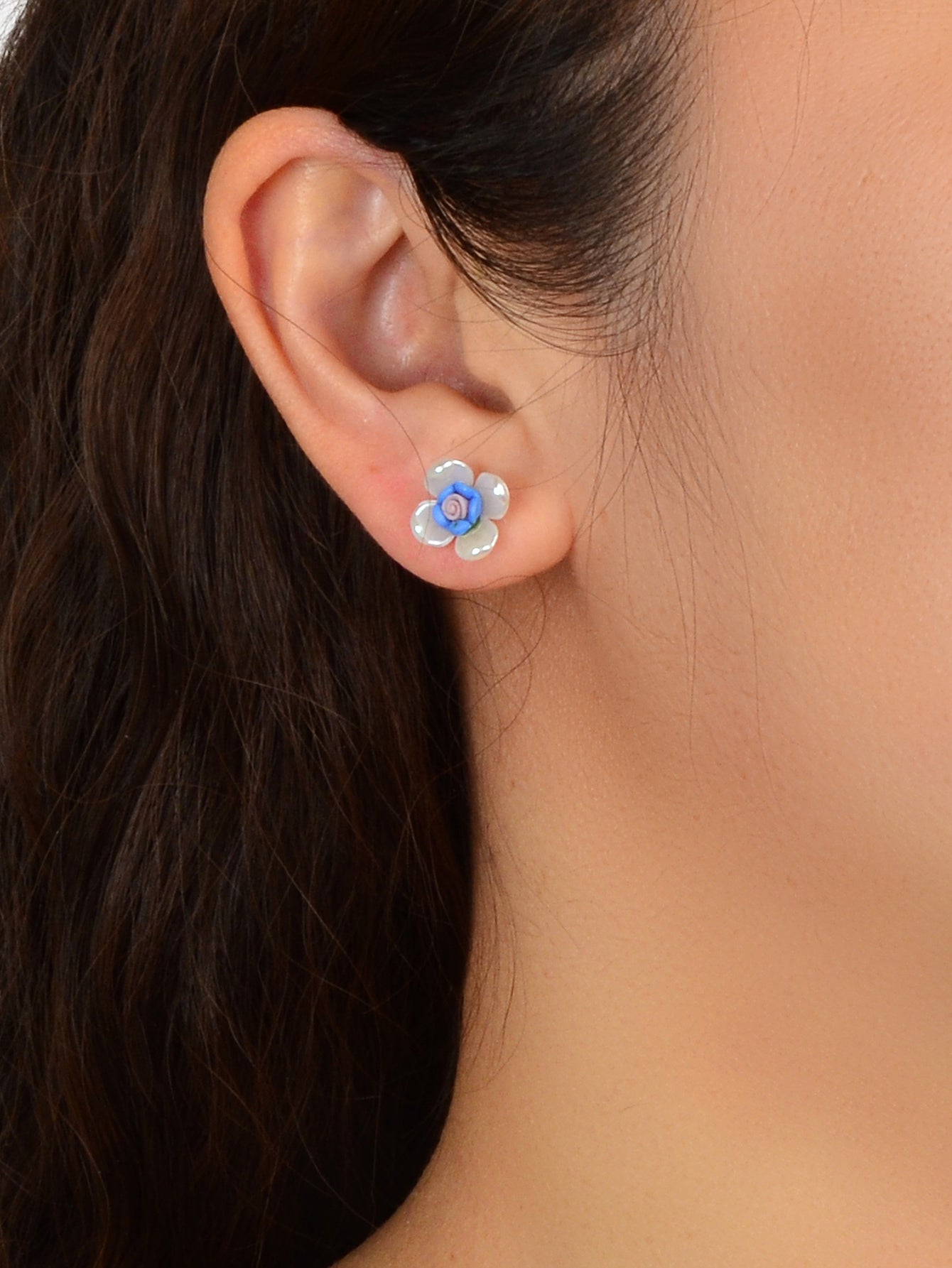 Sweet Elegant White Blue Resin Petal Hypoallergenic Chic Flower Stud Earrings-1