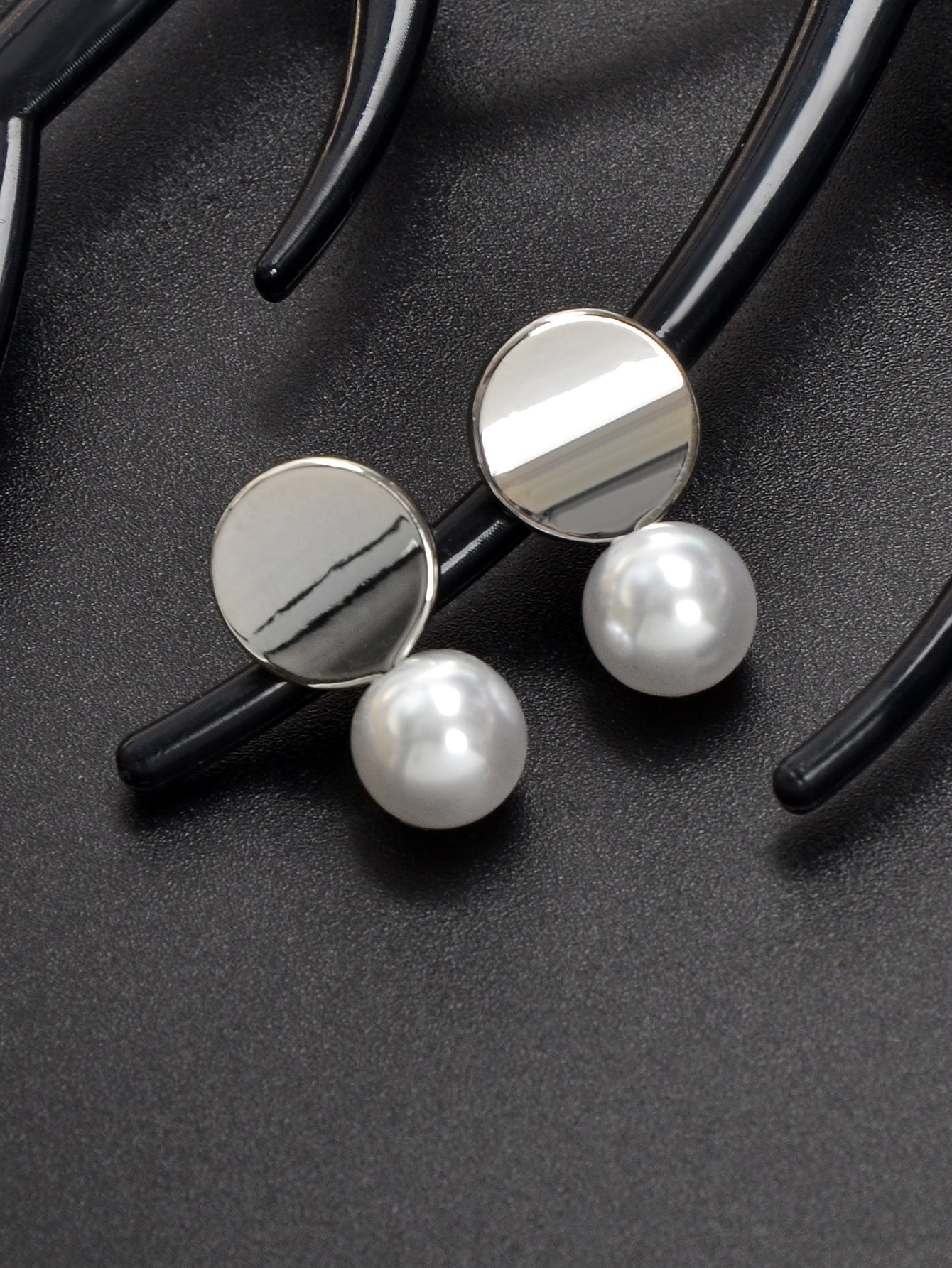 Dainty Round Gold Metal Pearl Daily Wear Stud Earrings Great Jewelry for Dating-4