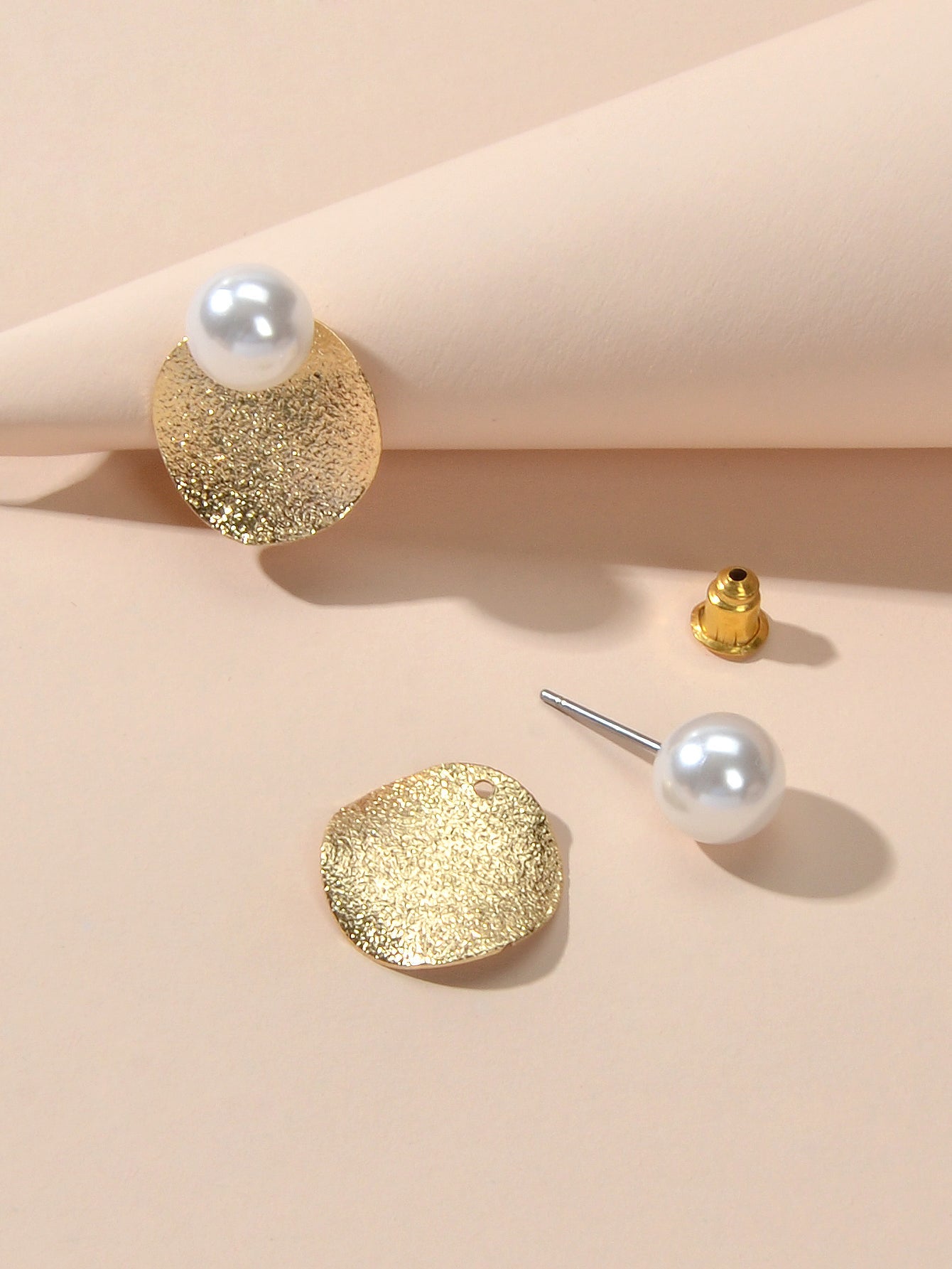 Gold Plated Retro Designer Jewellery Pearl Decoration Disc Stud Pierced Earrings-2