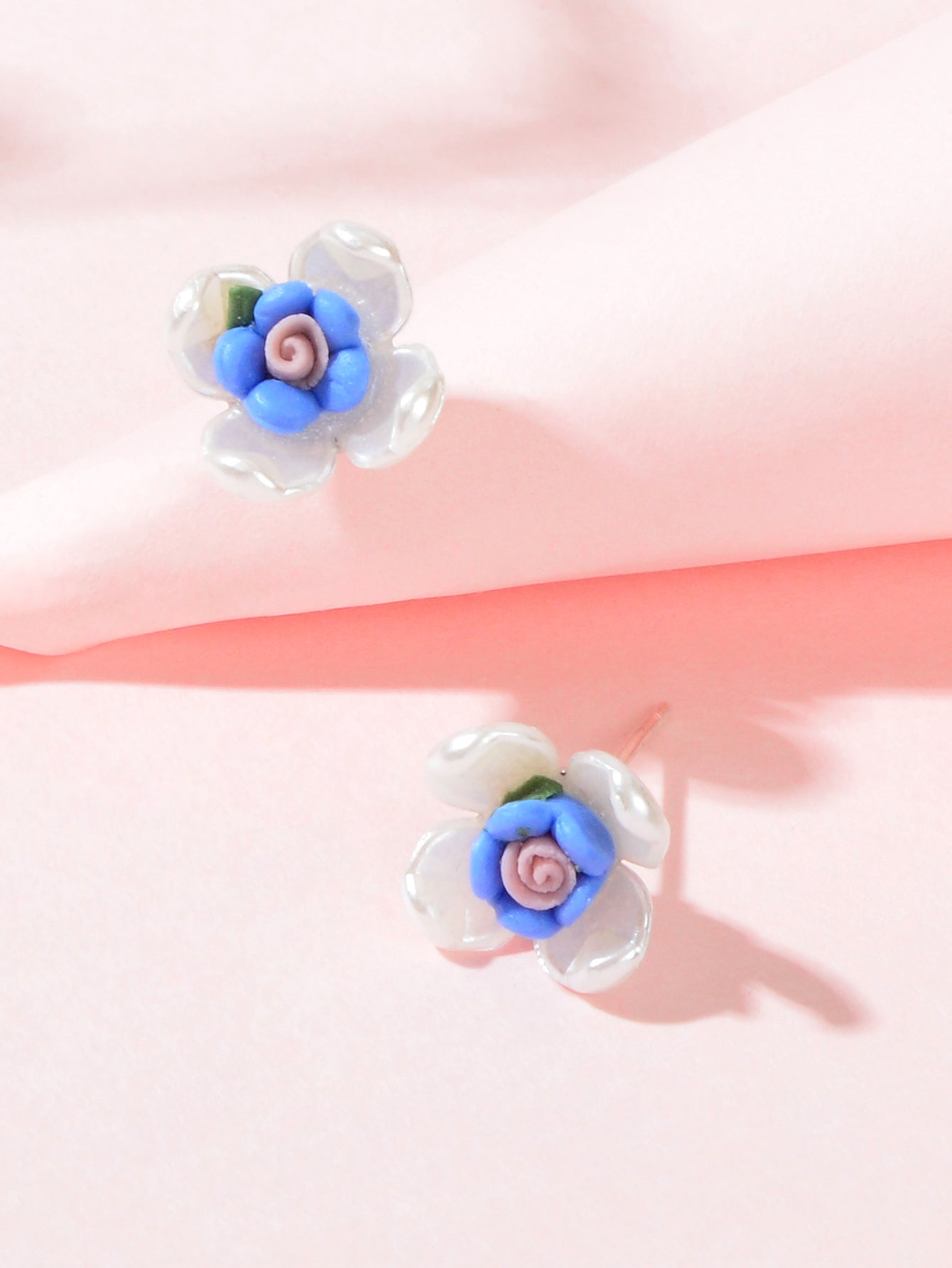 Sweet Elegant White Blue Resin Petal Hypoallergenic Chic Flower Stud Earrings-2