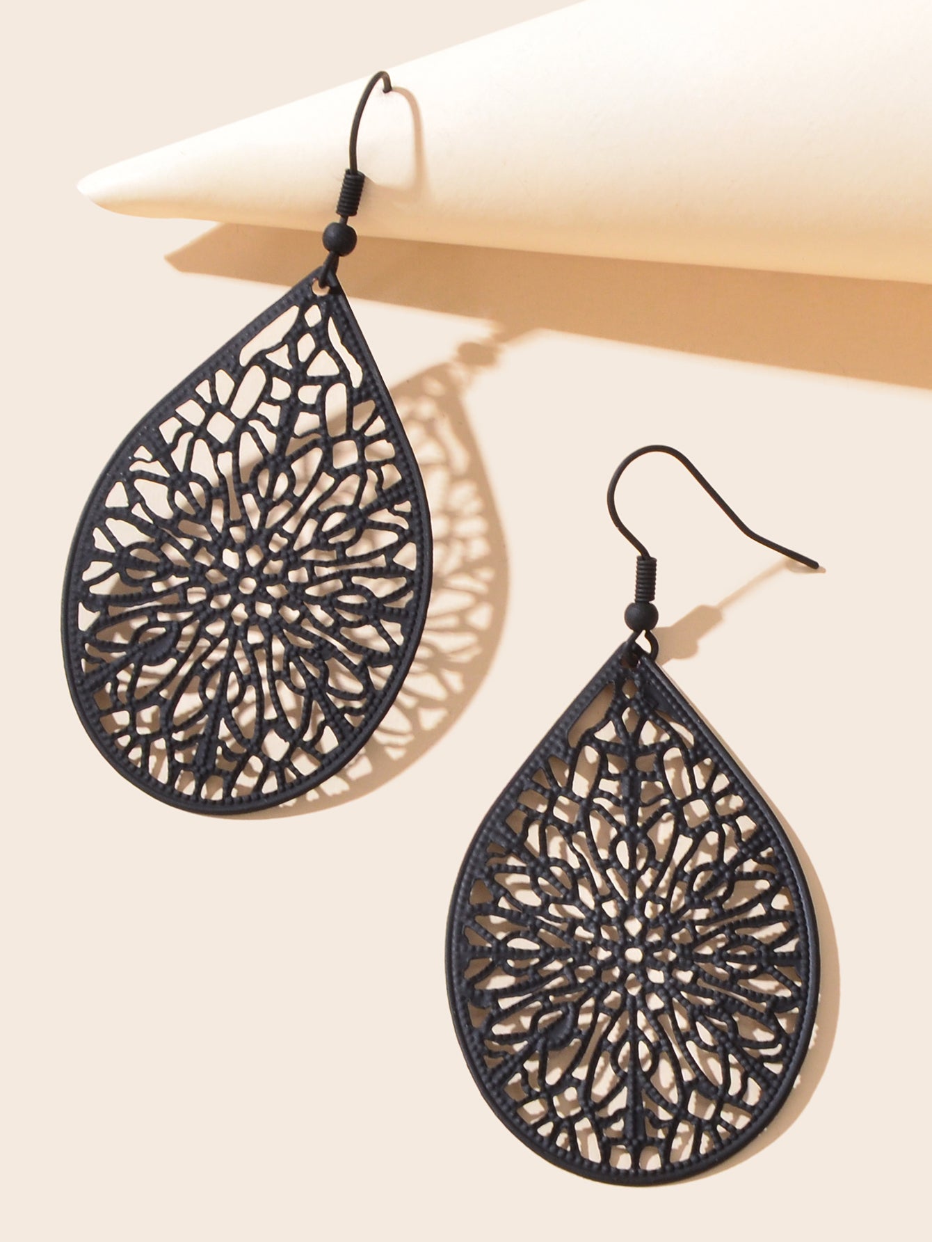 Vintage Black Flower Pattern Hollow Water Drop Earrings Trendy Women Accessories-2