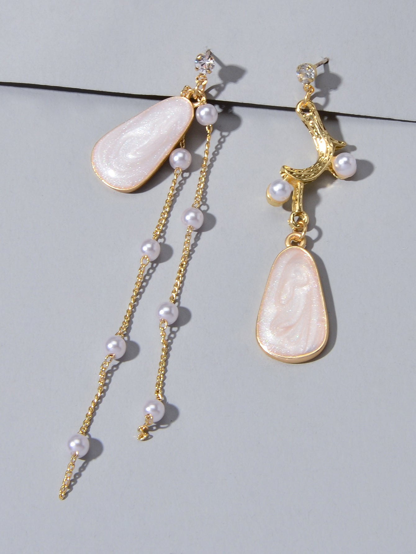 Retro Design Asymmetric Long Gold Chain Pearl Enamel Geometric Dangle Earrings-2