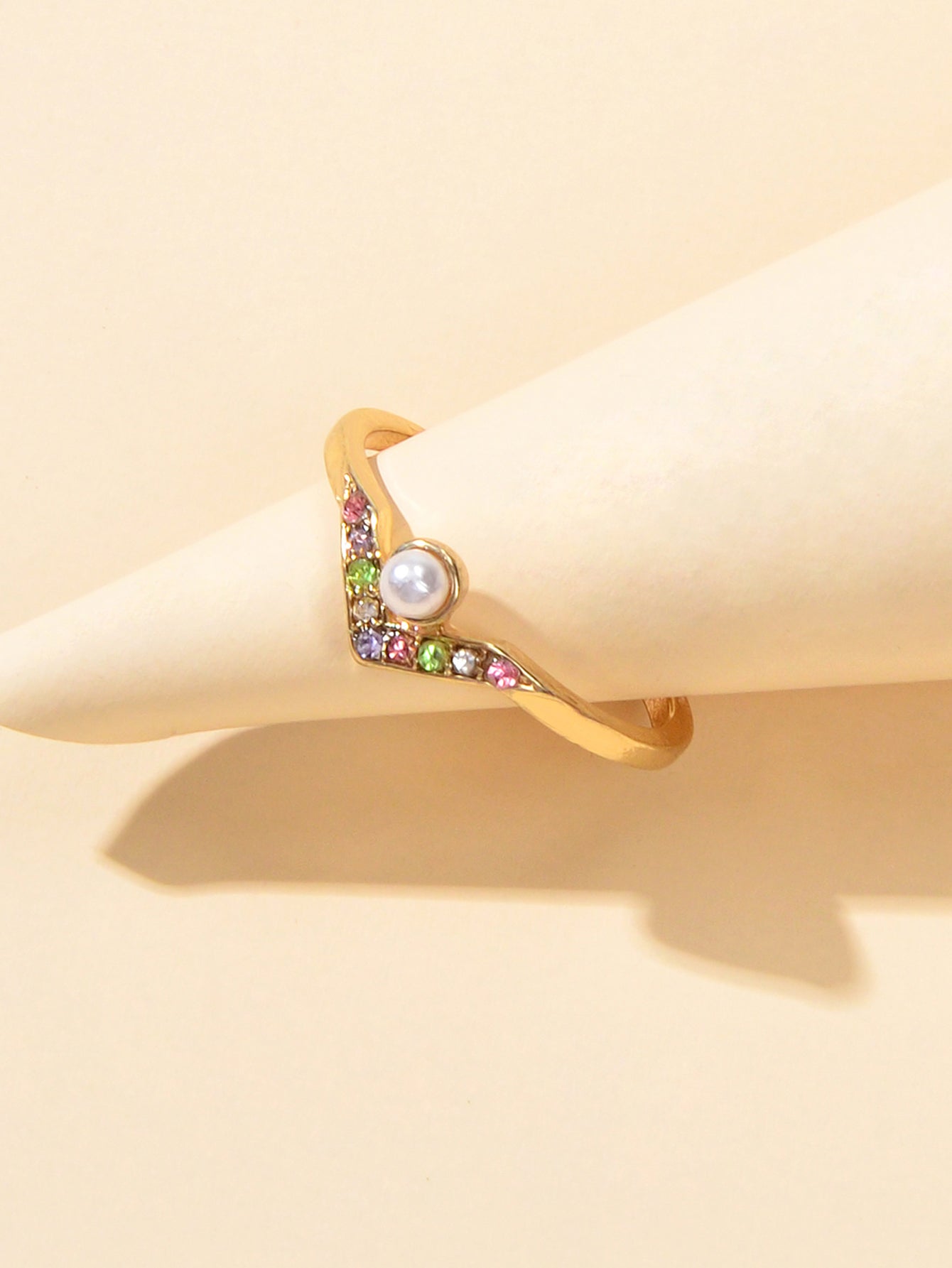 Luxury Wedding Jewellery Multi-colored Rhinestone Pearl V Shape Gold Finger Ring-2