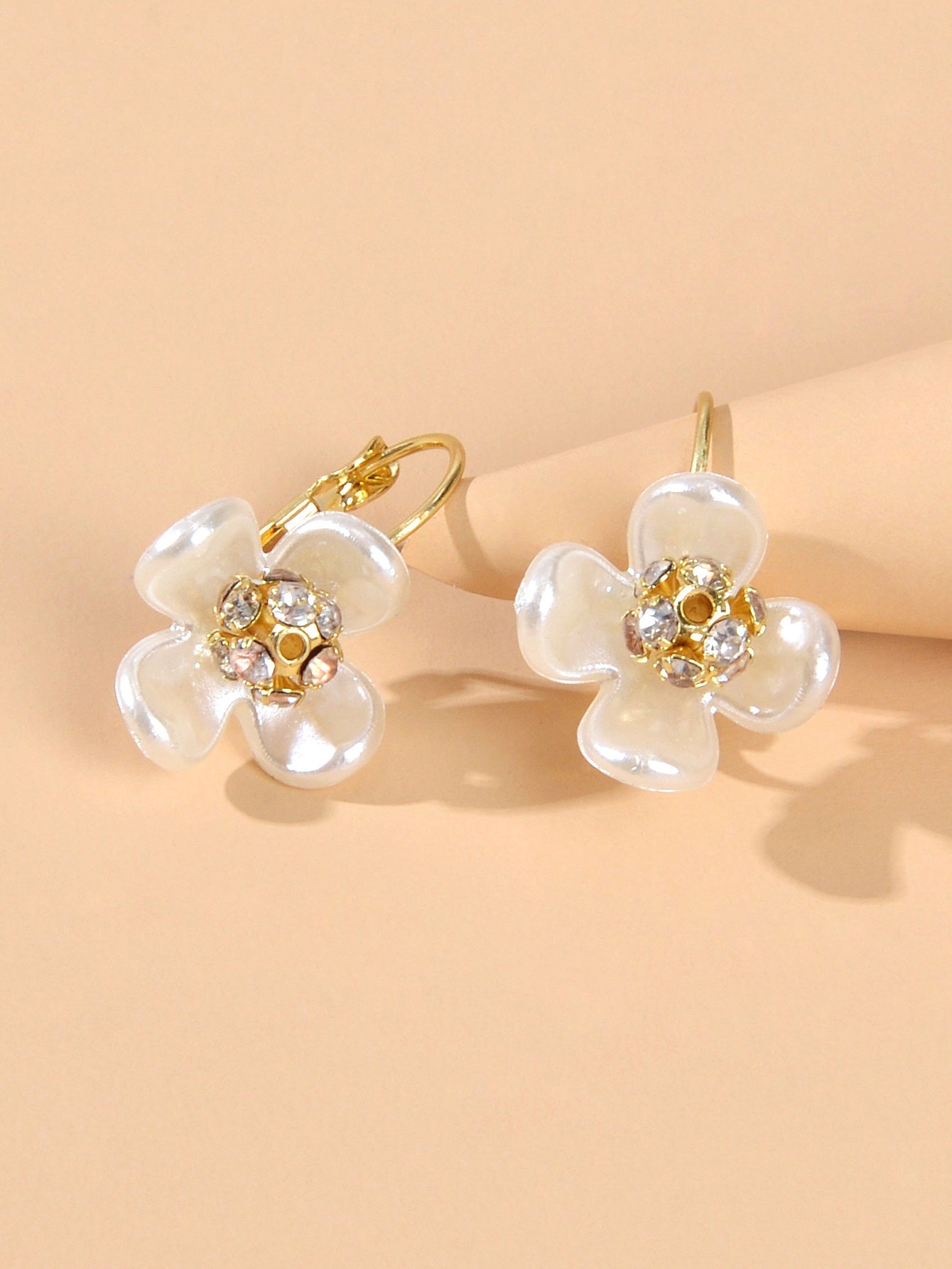 Delicate Jewelry Rhinestone White Resin Flower Hoop Bridal Party Dangle Earrings-2