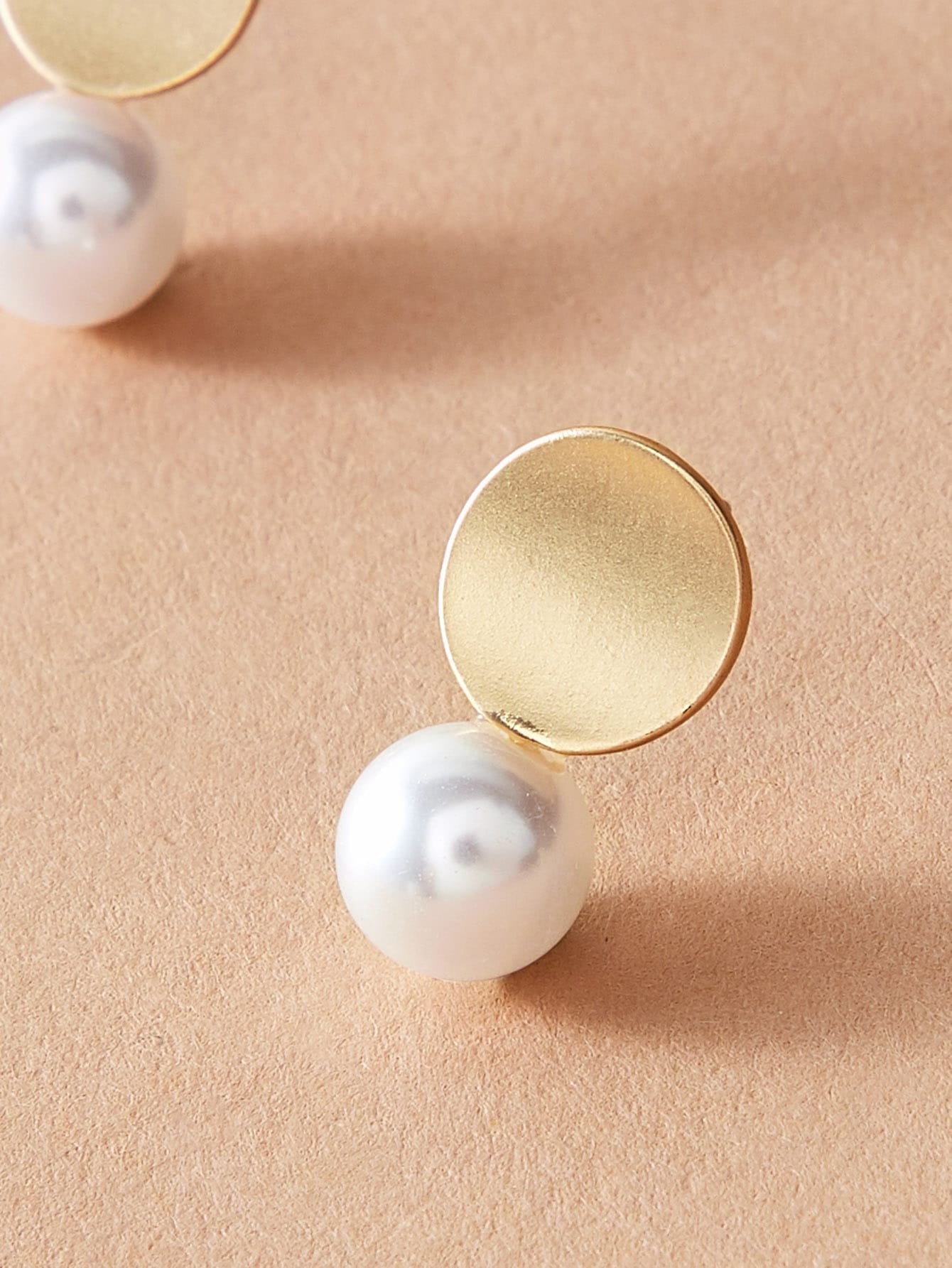 Dainty Round Gold Metal Pearl Daily Wear Stud Earrings Great Jewelry for Dating-2