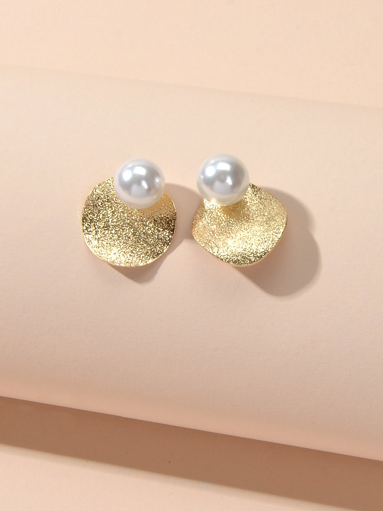 Gold Plated Retro Designer Jewellery Pearl Decoration Disc Stud Pierced Earrings-3