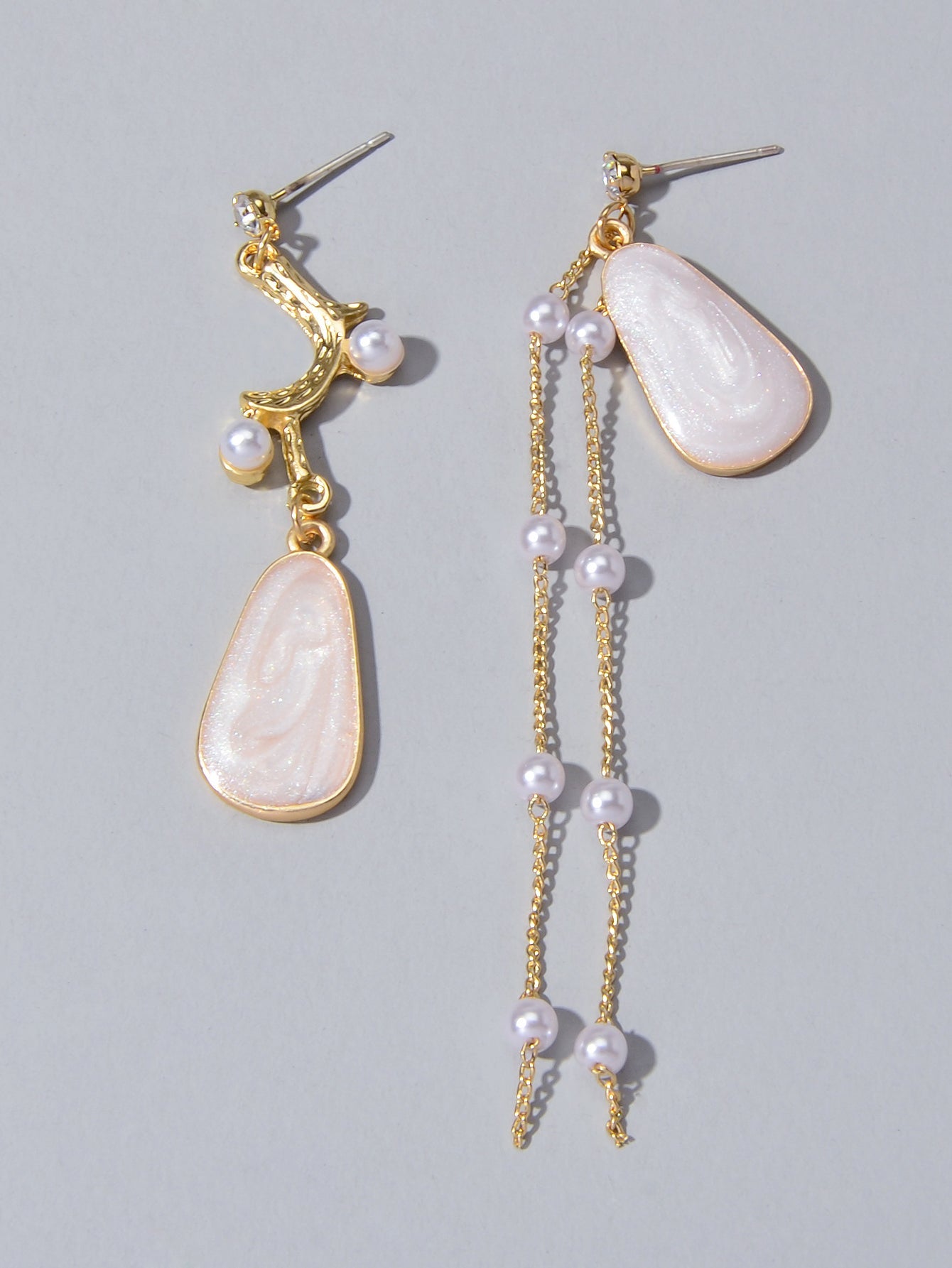 Retro Design Asymmetric Long Gold Chain Pearl Enamel Geometric Dangle Earrings-3