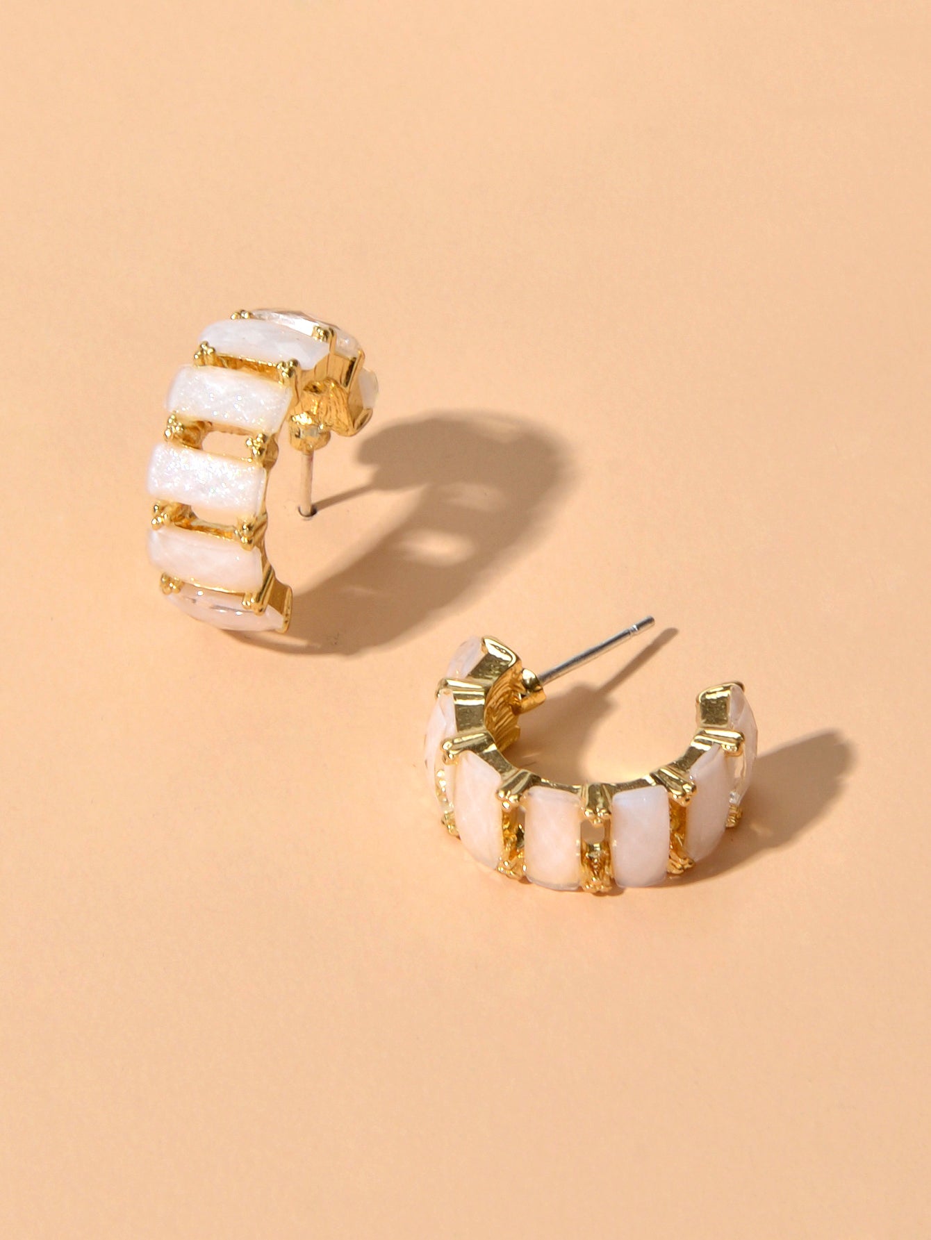 Beautiful Jewelry Resin Decoration Hollow Gold Hoop Huggie Pierced Stud Earrings-3