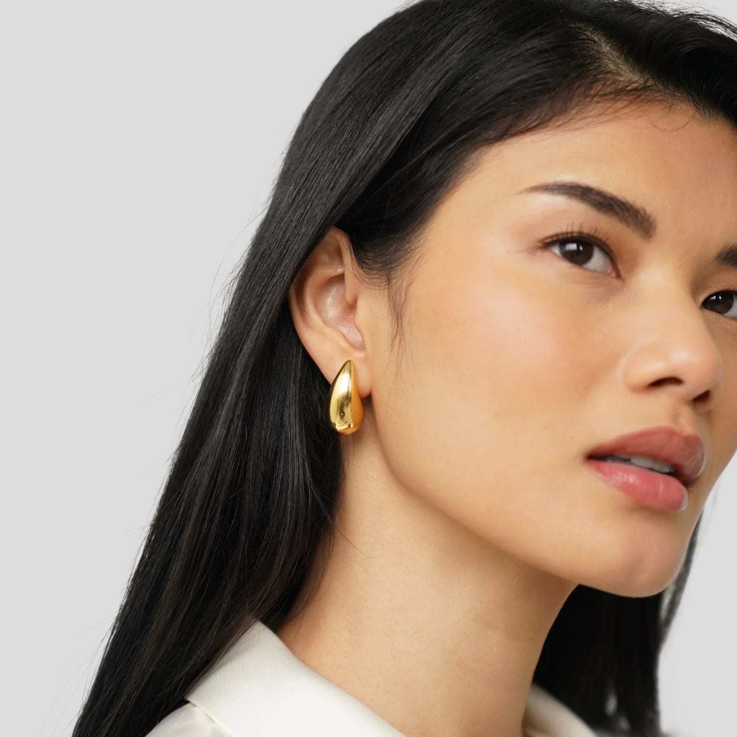 Elegant Gold Teardrop Earrings-3