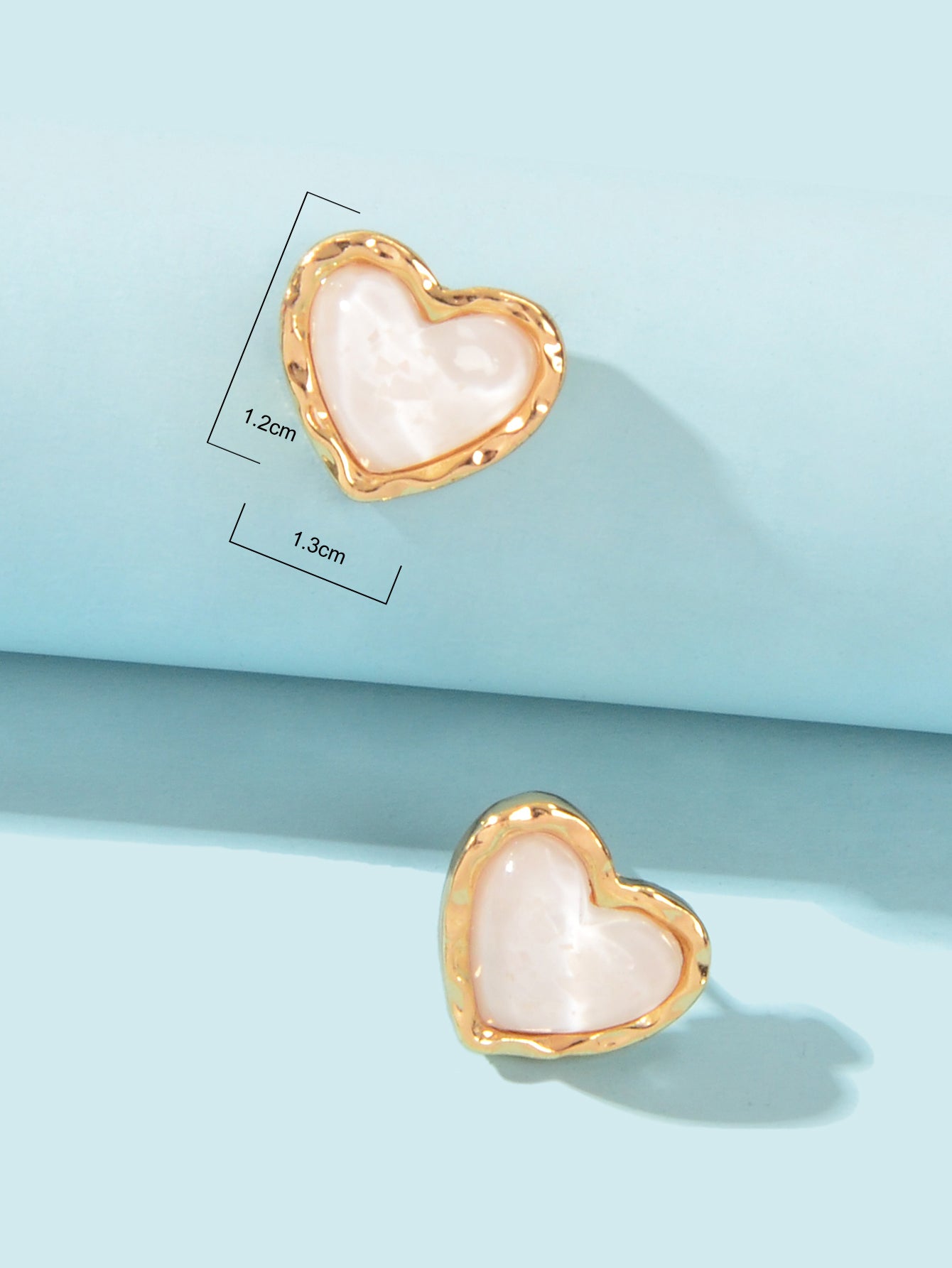 Exquisite Lightweight White Black Resin Heart Stud Earrings Valentine Jewellery-2