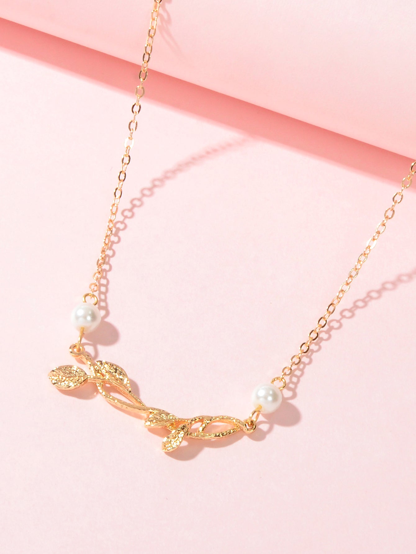 Designer Stylish Jewellery Gold Chain Pearl Decoration Gold Leaf Charm Necklace-2