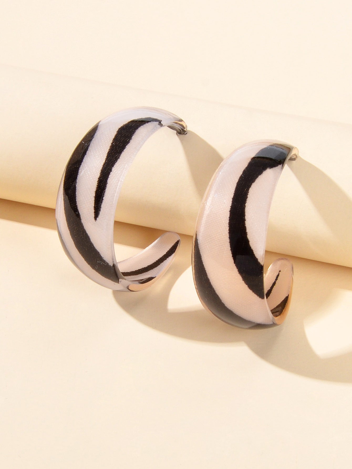 Statement Jewelry Geometric Pattern Acrylic Chunky Huggie Hoop Pierced Earrings-2