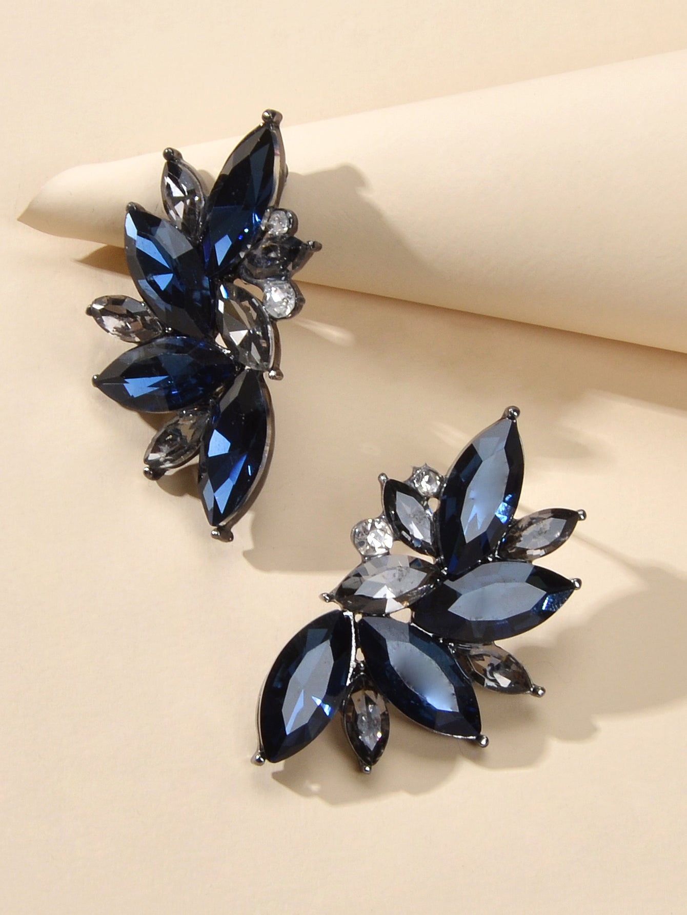 Female Luxurious Jewelry Sparkly Crystal Flower Stud Bridal Engagement Earrings-3