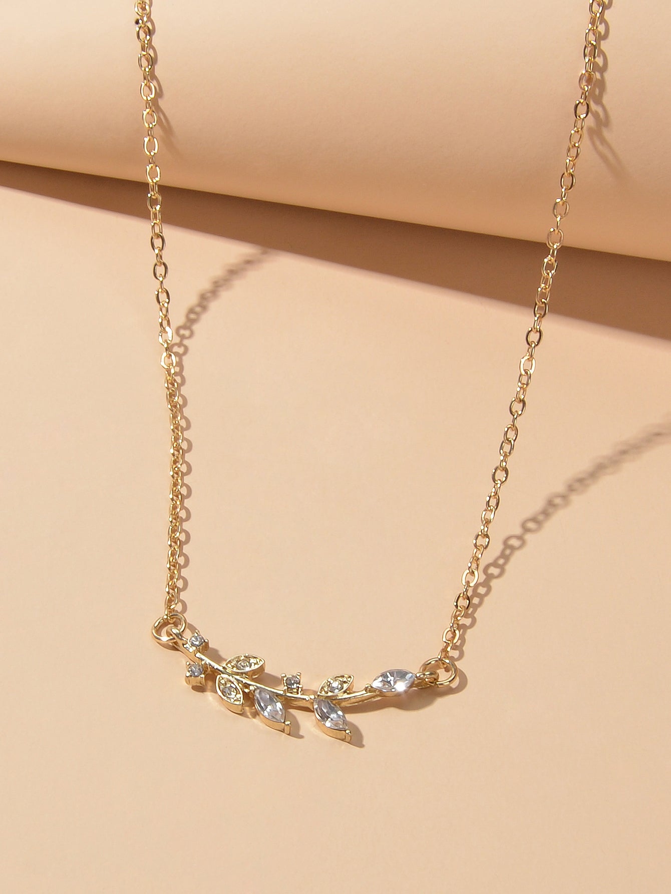 Shining Jewellery Rhinestone Decor Gold Silver Chain Leaf Charm Pendant Necklace-3