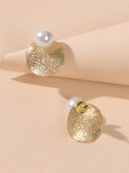 Gold Plated Retro Designer Jewellery Pearl Decoration Disc Stud Pierced Earrings-4